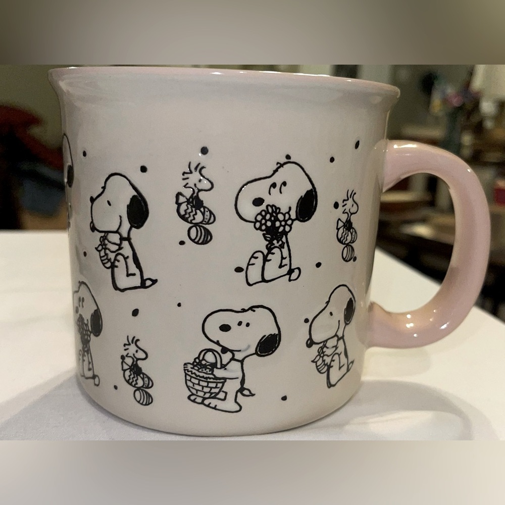 Peanuts Snoopy Easter oversized mug pink white - Picture 2 of 5